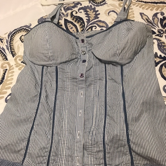 cute top has built in bra with cups. Elastic sheered back adjustable straps - Picture 2 of 5